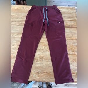 Figs Scrubs Medium Burgundy Cargo Pants Medical Dental Po#2444  Style #W22SW2013